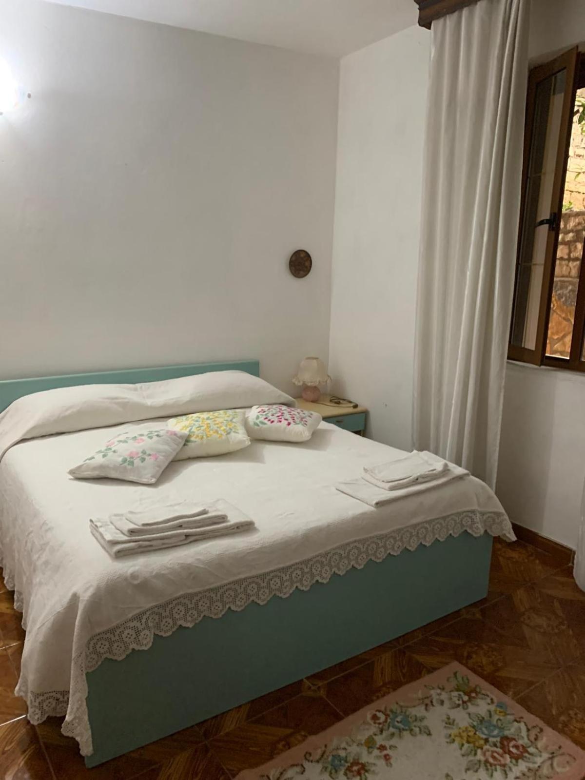Guesthouse Villa Rosa بيرات الغرفة الصورة